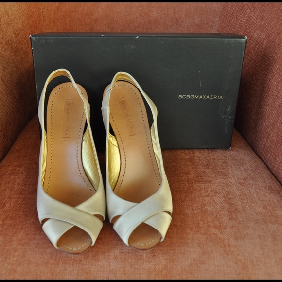 BCBGMaxAzria pump - Picture 1 of 5